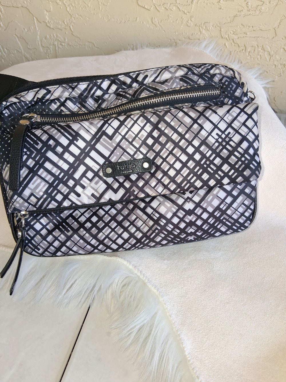 Tutilo Black & White Geometric Crossbody Bag